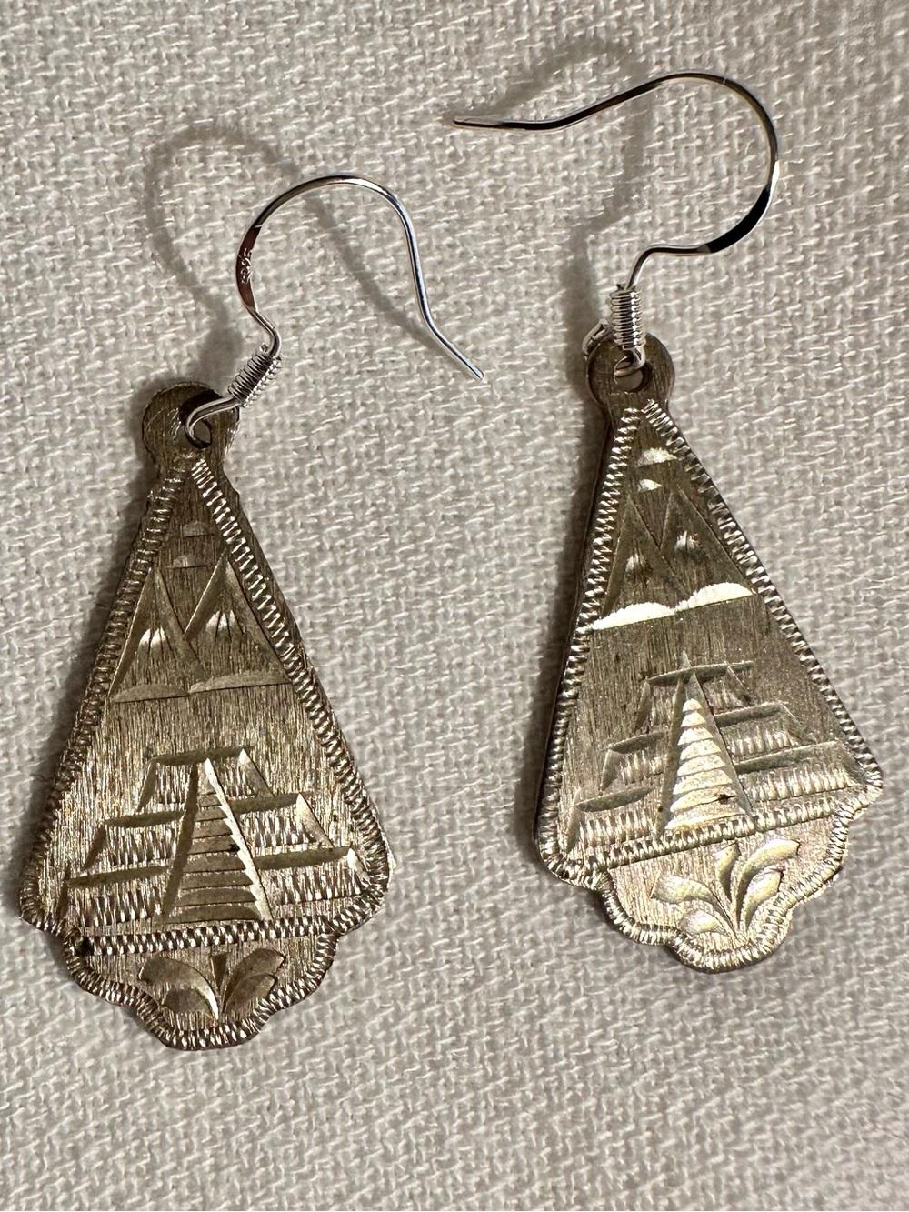 Aztec Etched Sterling Silver 925 Dangle Earrings 1 1/4”
